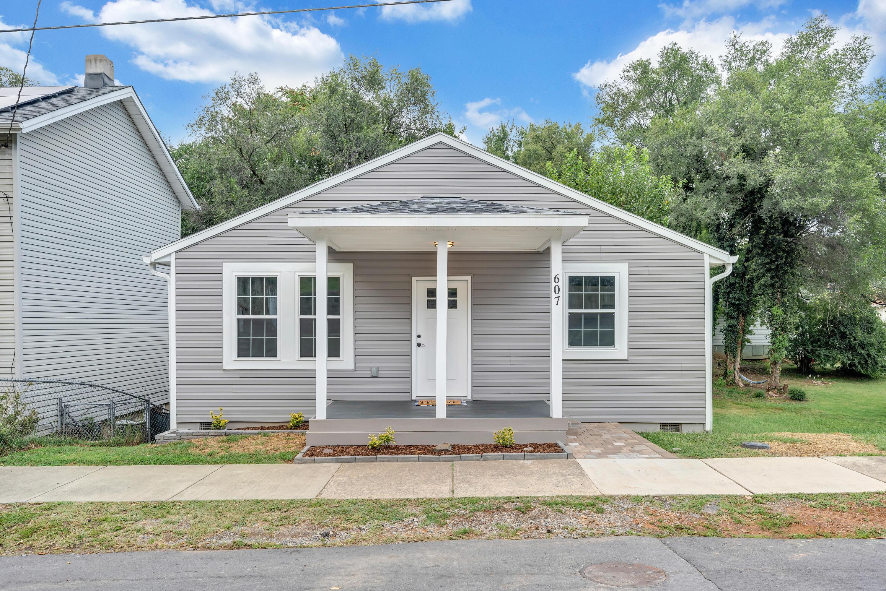 607 Rutherford Avenue Northwest Roanoke, VA 24016 - Photo 1 of 30 Front Of Home