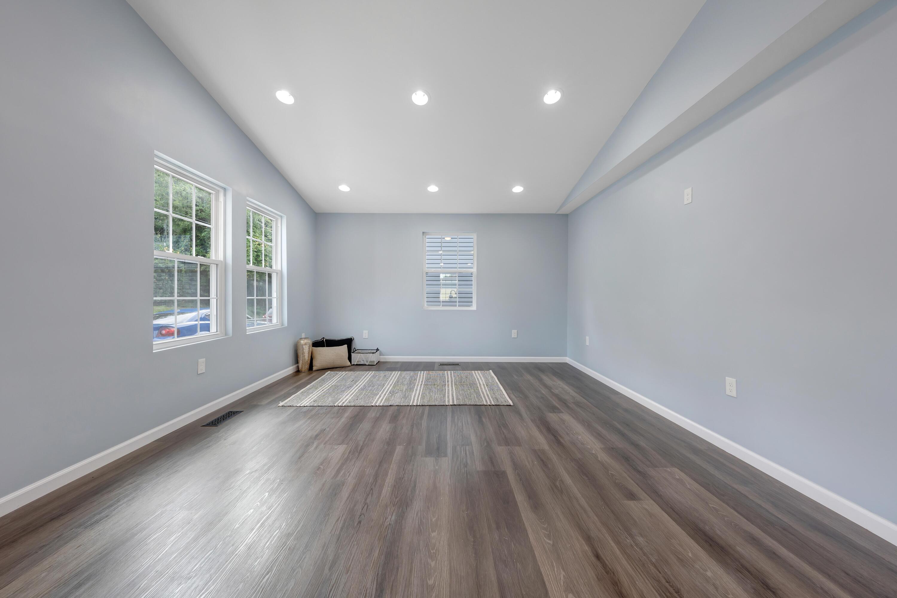 607 Rutherford Avenue Northwest Roanoke, VA 24016 - Photo 2 of 30 IMG_1406