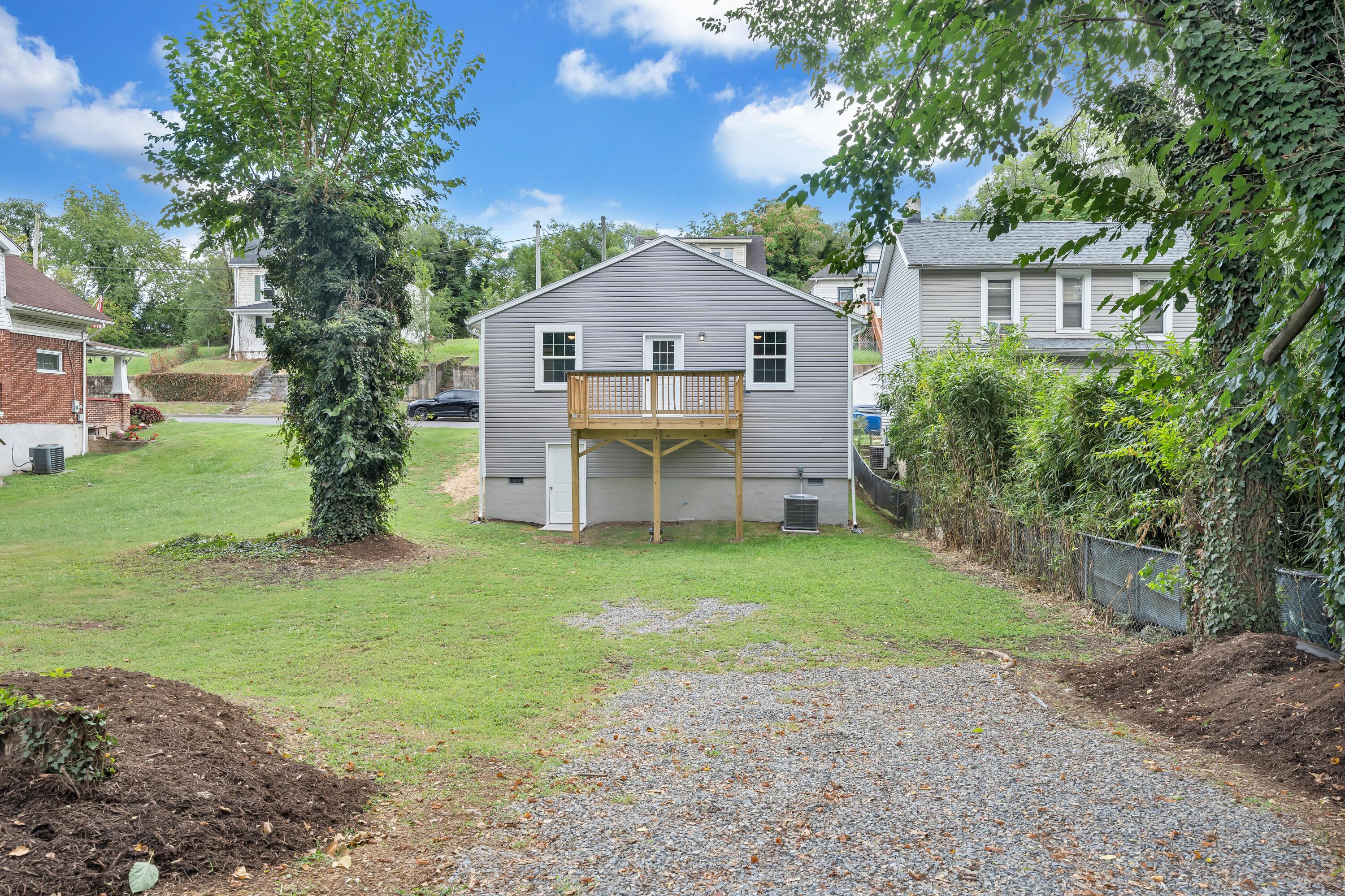 607 Rutherford Avenue Northwest Roanoke, VA 24016 - Photo 27 of 30 IMG_1431