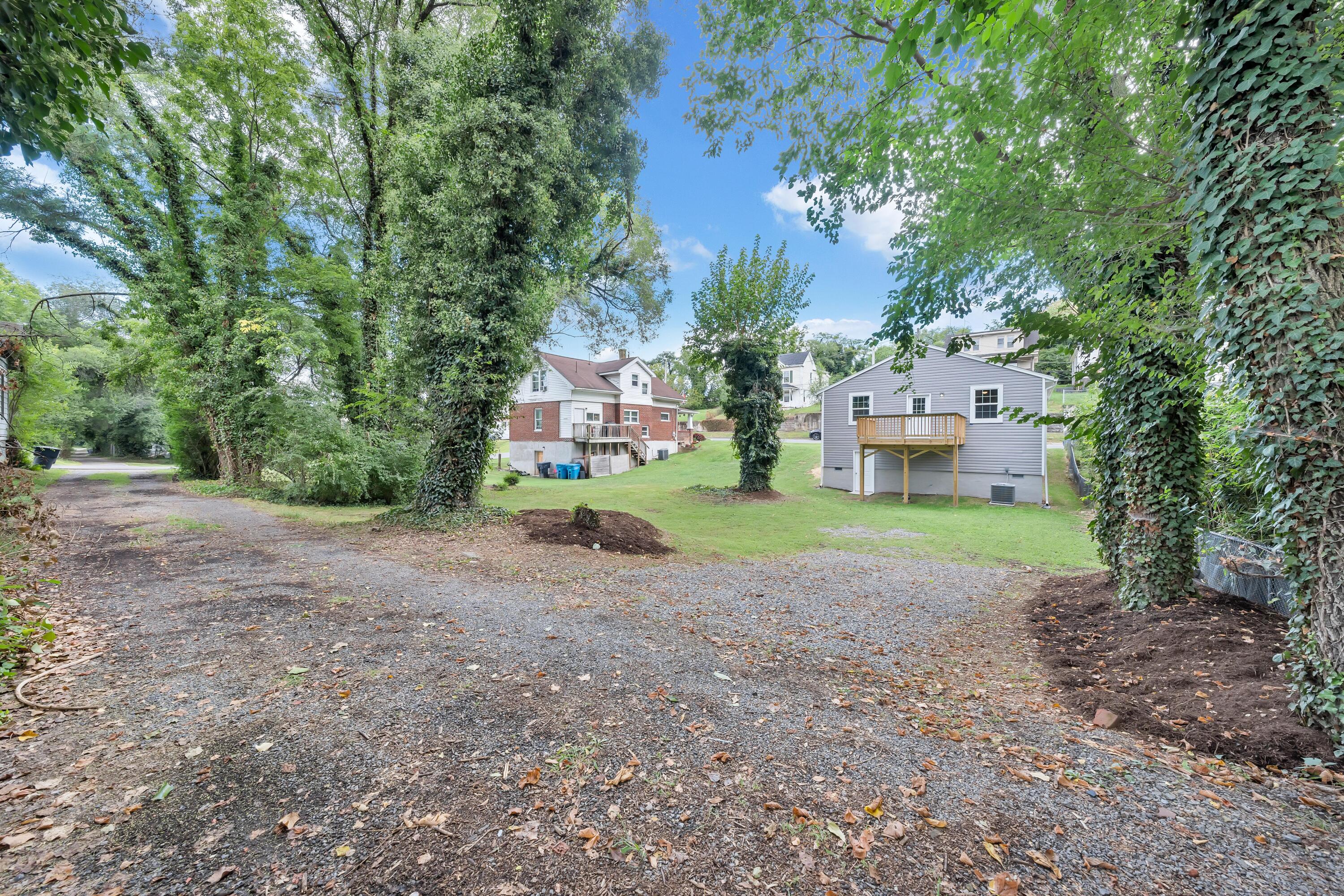 607 Rutherford Avenue Northwest Roanoke, VA 24016 - Photo 28 of 30 IMG_1432