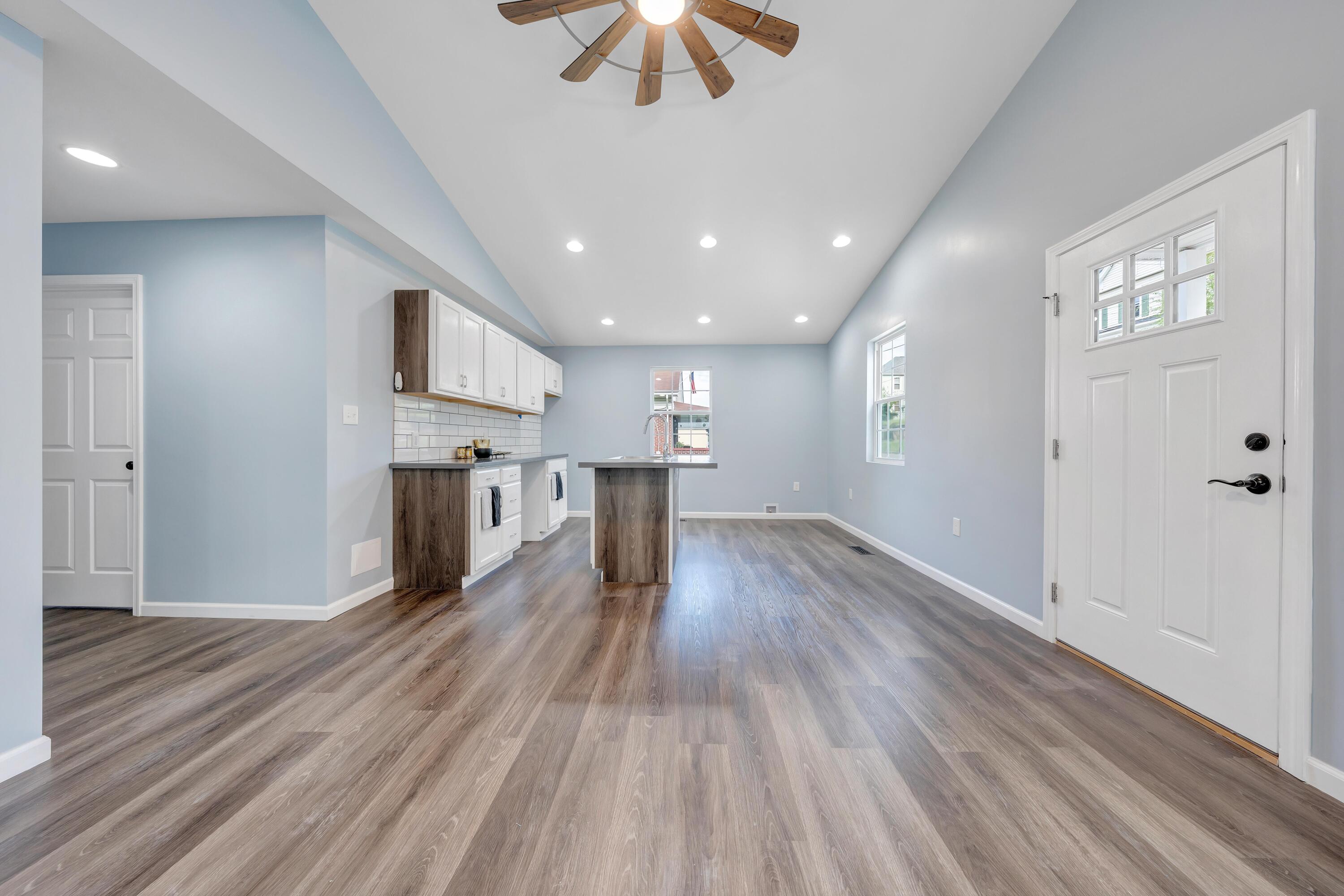 607 Rutherford Avenue Northwest Roanoke, VA 24016 - Photo 5 of 30 IMG_1409