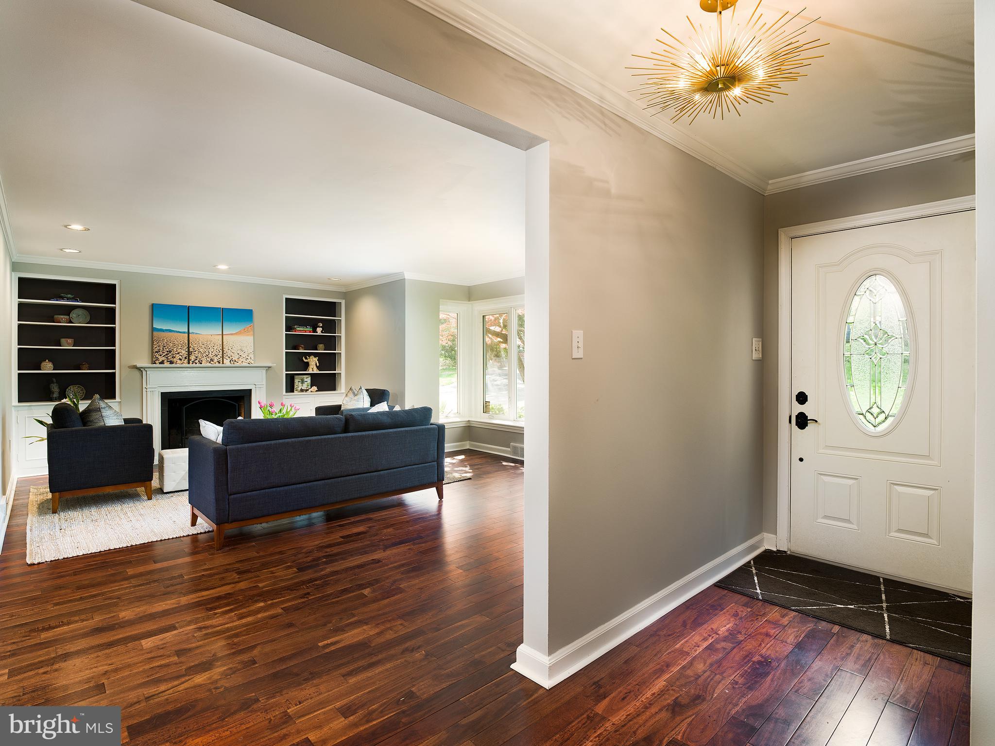 136 Biddulph Road Wayne, PA 19087 - Photo 4 of 35 Foyer/Living Room