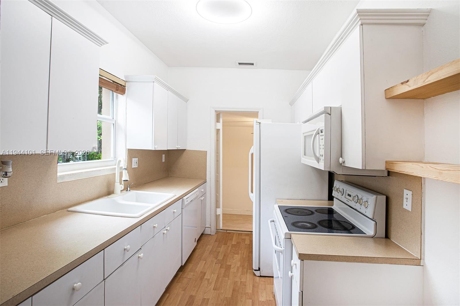 236 Southwest 28th Road Miami, FL 33129 - Photo 9 of 32