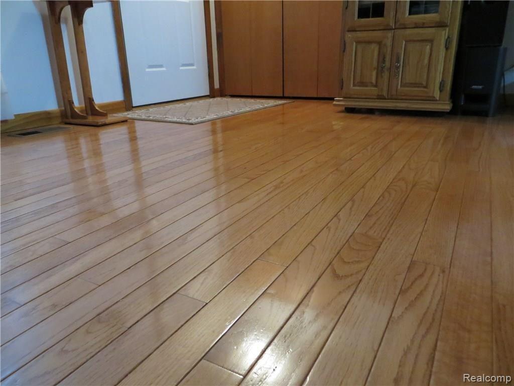 3864 Samuel Avenue Rochester, MI 48309 - Photo 9 of 42 9.JPG
