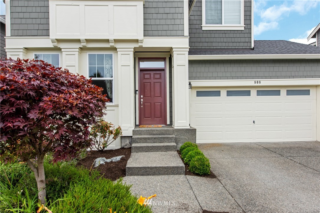 808 Mount Baker Place Northeast Renton, WA 98059 - Photo 2 of 27 Gallery Image 2
