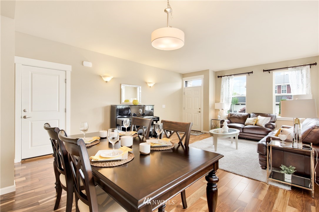 808 Mount Baker Place Northeast Renton, WA 98059 - Photo 5 of 27 Gallery Image 5