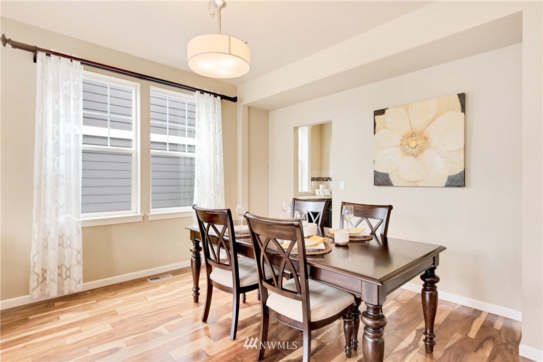 808 Mount Baker Place Northeast Renton, WA 98059 - Photo 6 of 27 Gallery Image 6