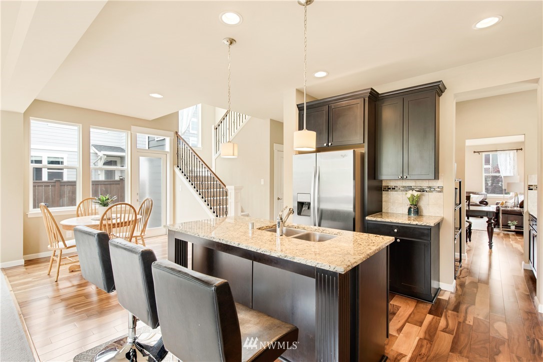 808 Mount Baker Place Northeast Renton, WA 98059 - Photo 9 of 27 Gallery Image 9