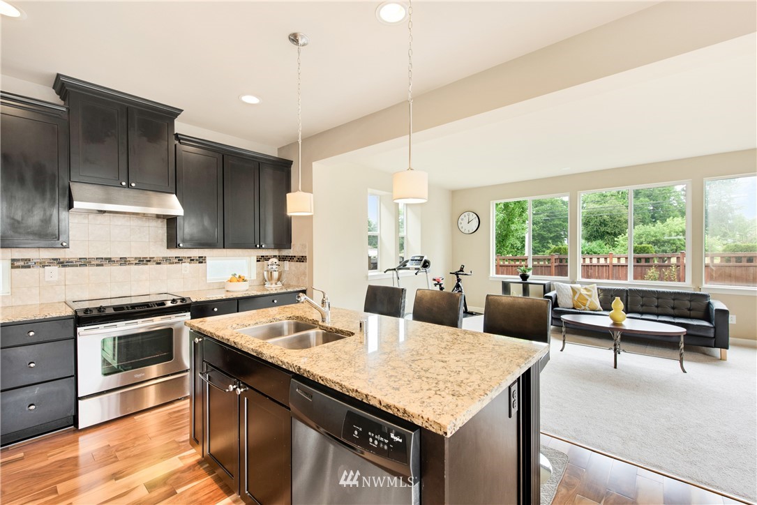 808 Mount Baker Place Northeast Renton, WA 98059 - Photo 10 of 27 Gallery Image 10