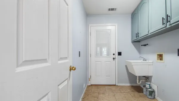 a view of an entryway with workspace