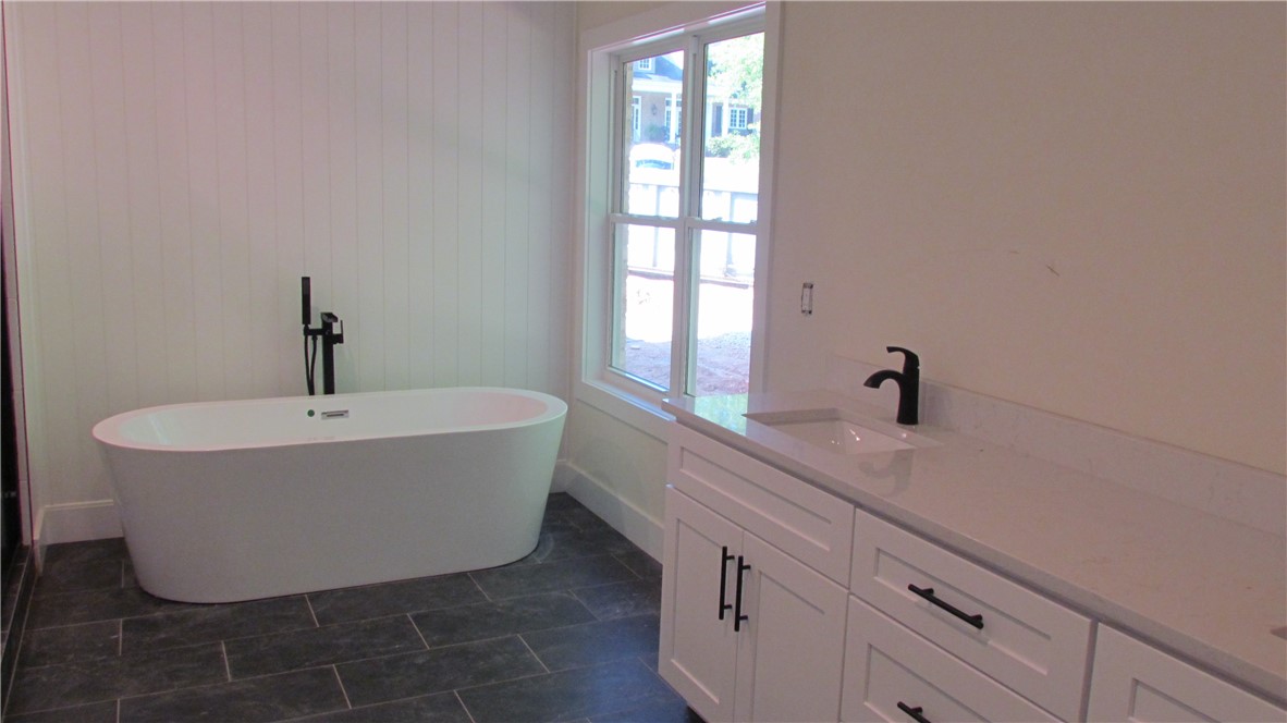 117 Shire Drive Anderson, SC 29621 - Photo 8 of 26 Master Bathroom