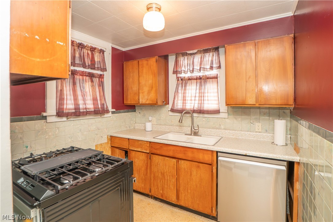 1131 Broad Avenue Northwest Canton, OH 44708 - Photo 10 of 25