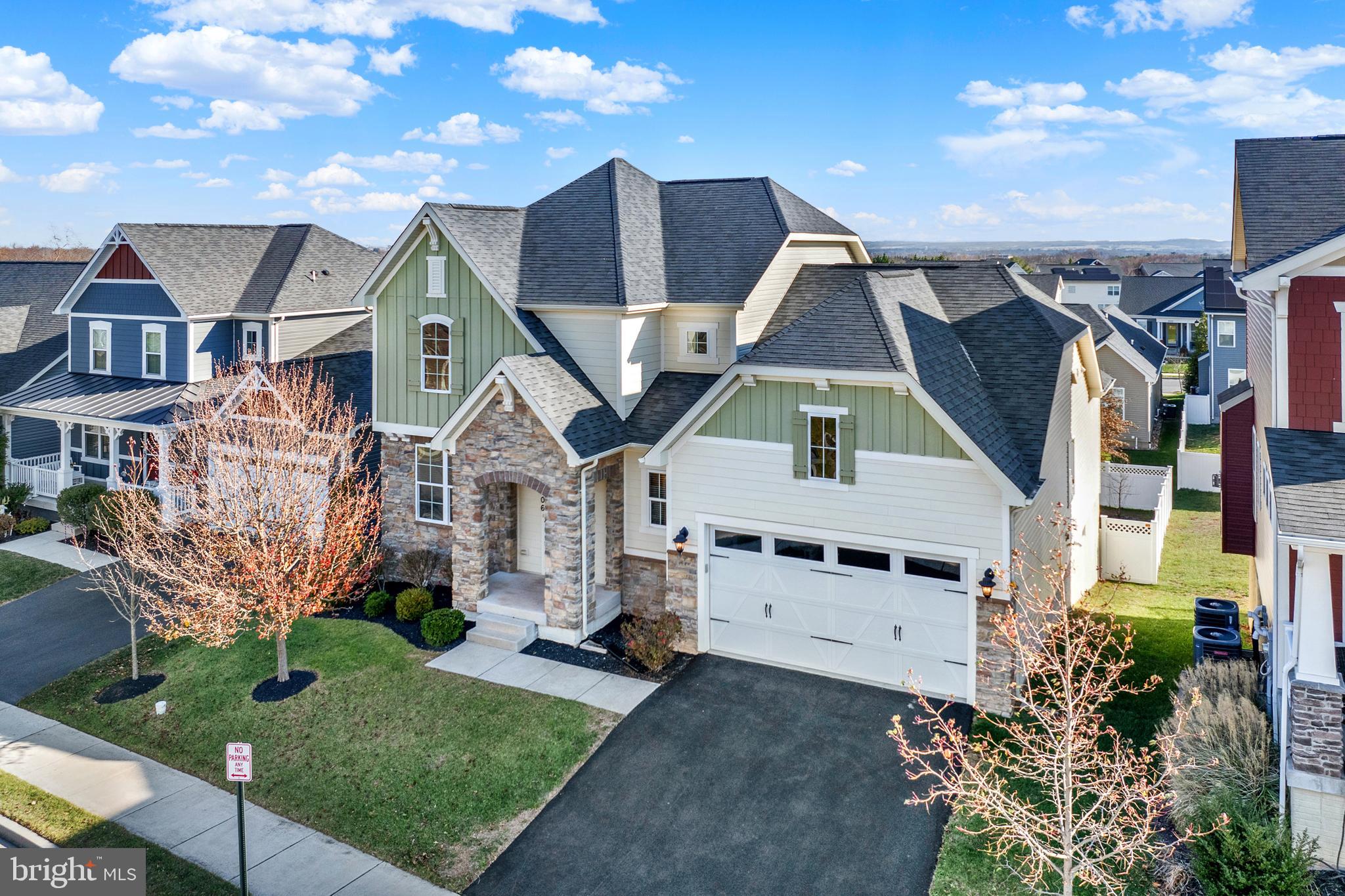 Amazing 4 Bed 4.5 Bath 4900 Sq ft Colonial