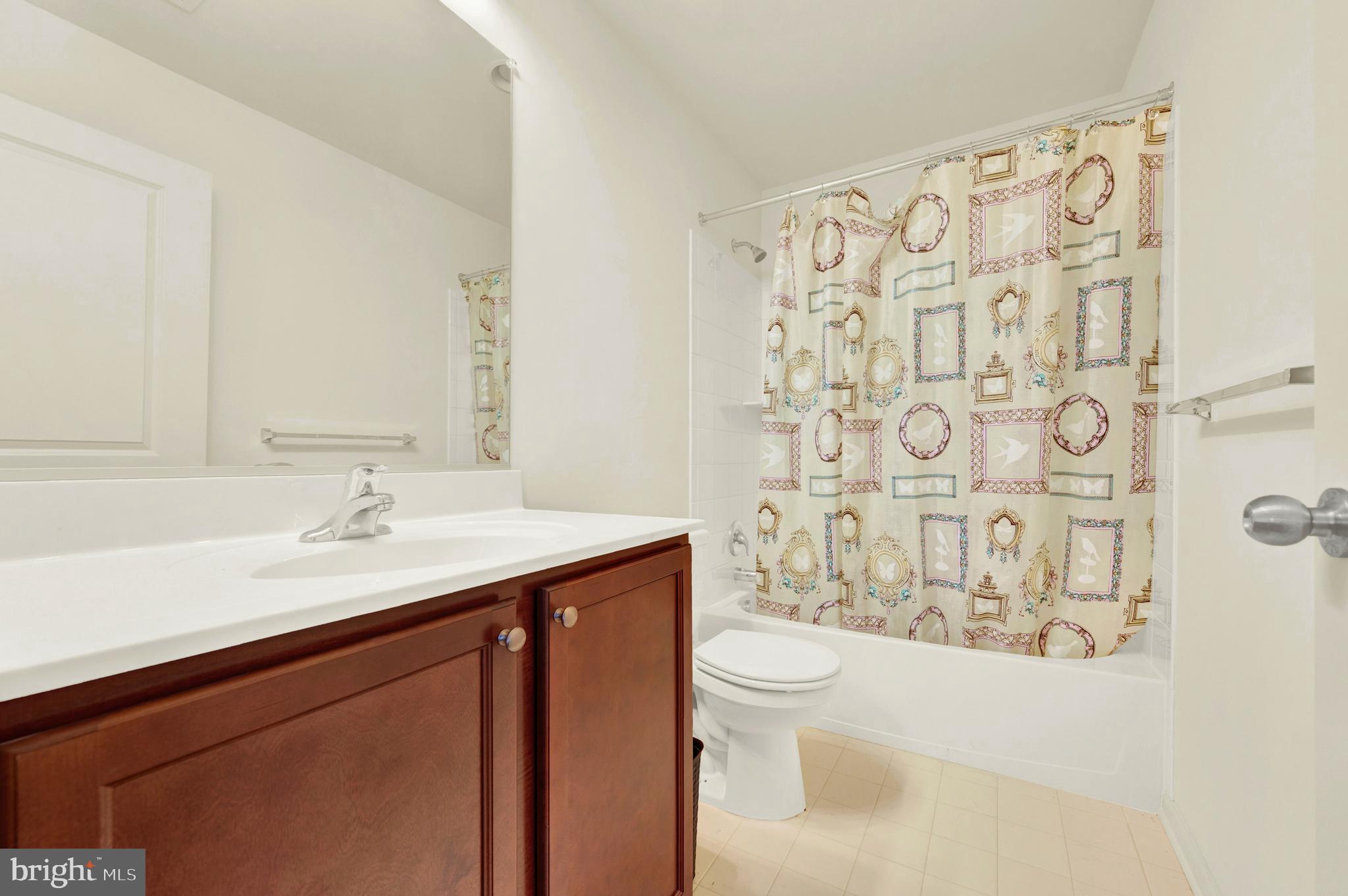 2006 Benton Way Frederick, MD 21702 - Photo 49 of 92 Hallway Bathroom