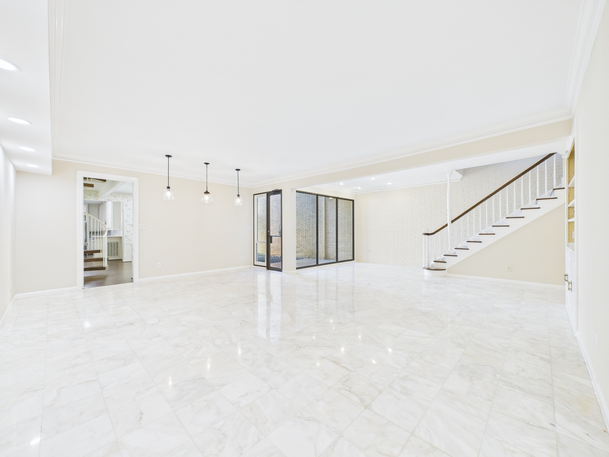 7608 Del Monte Drive Houston, TX 77063 - Photo 13 of 46 Huge family room (18*17) with marble tile