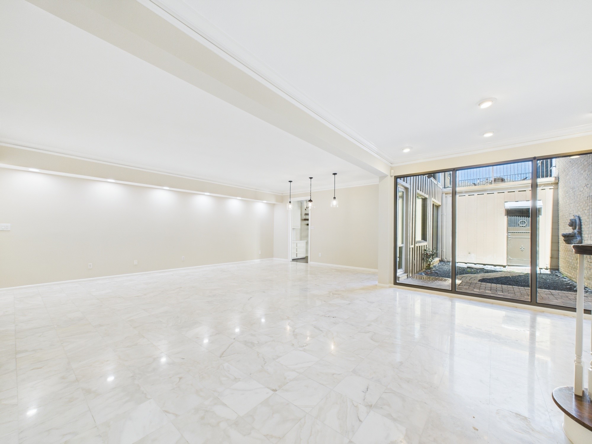 7608 Del Monte Drive Houston, TX 77063 - Photo 9 of 46 Sweeping view of the main living area