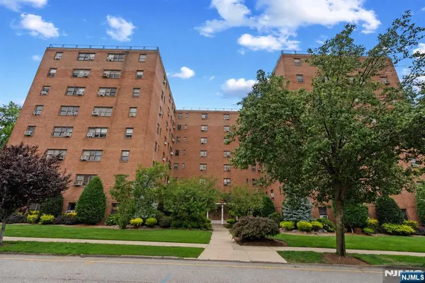 $329,000 | 208 Anderson Street, Unit NF3, Hackensack, NJ 07601