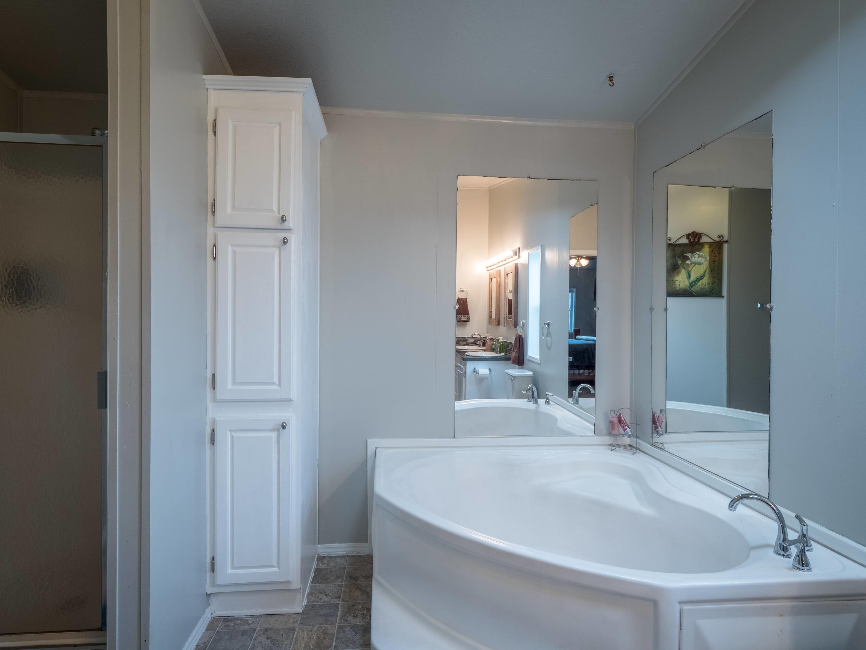 2367 Evan Way Central Point, OR 97502 - Photo 13 of 27 M Bath 4