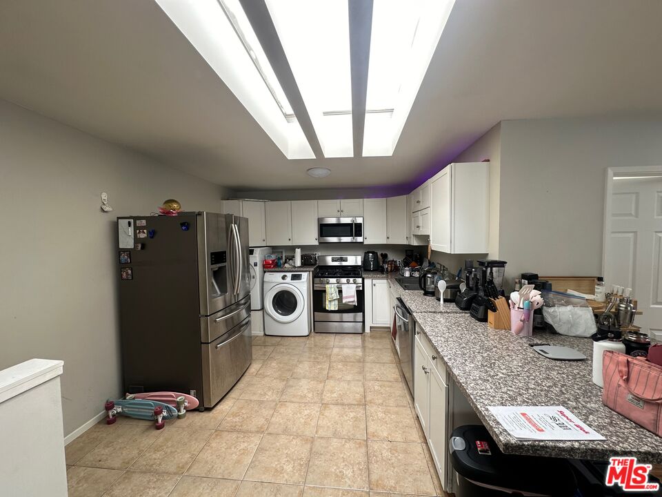 7304 Canby Avenue Reseda, CA 91335 - Photo 9 of 35