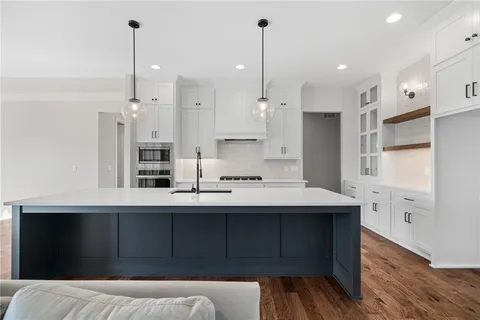 $640,000 | 25003 West 89th Terrace, Lenexa, KS 66227