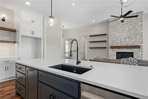 $640,000 | 25003 West 89th Terrace, Lenexa, KS 66227