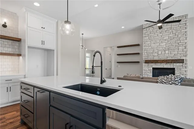 $643,000 | 25003 West 89th Terrace, Lenexa, KS 66227