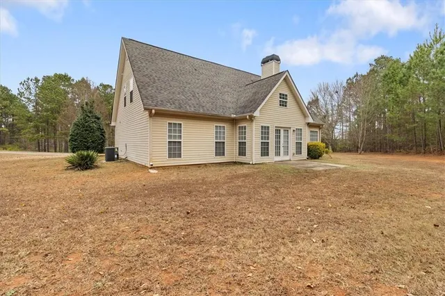 a view of a house with a yard and garage