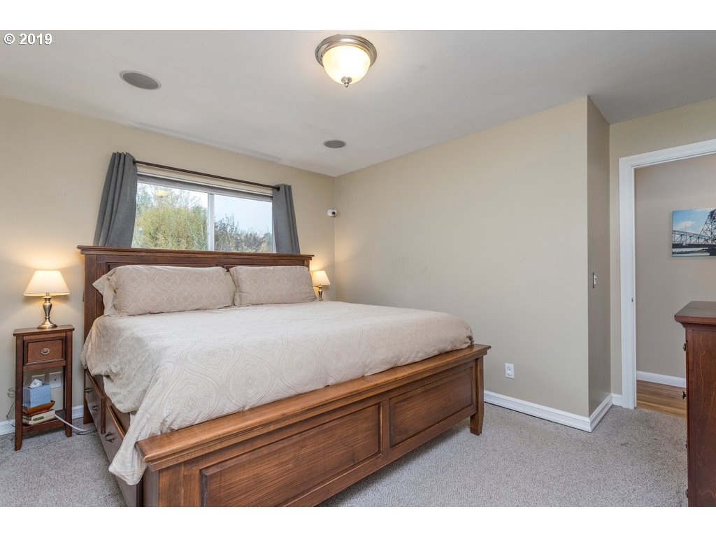 6428 Southwest Radcliff Street Portland, OR 97219 - Photo 13 of 28 Gallery Image 13