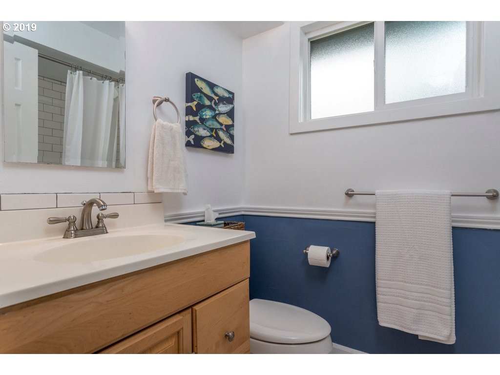 6428 Southwest Radcliff Street Portland, OR 97219 - Photo 14 of 28 Gallery Image 14