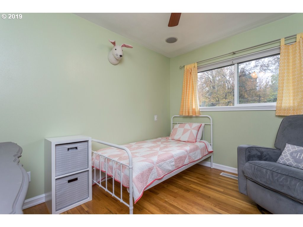 6428 Southwest Radcliff Street Portland, OR 97219 - Photo 15 of 28 Gallery Image 15
