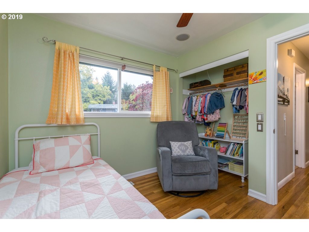 6428 Southwest Radcliff Street Portland, OR 97219 - Photo 16 of 28 Gallery Image 16