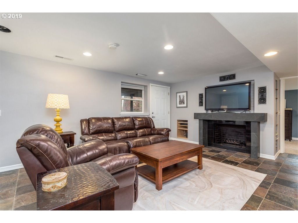 6428 Southwest Radcliff Street Portland, OR 97219 - Photo 17 of 28 Gallery Image 17