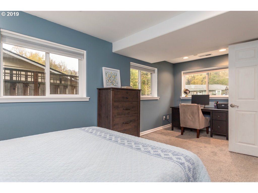 6428 Southwest Radcliff Street Portland, OR 97219 - Photo 20 of 28 Gallery Image 20