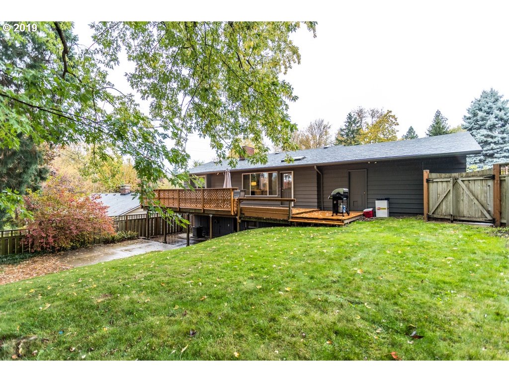 6428 Southwest Radcliff Street Portland, OR 97219 - Photo 26 of 28 Gallery Image 26