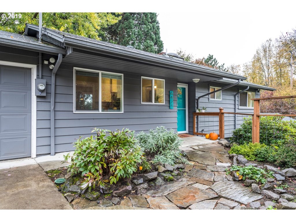 6428 Southwest Radcliff Street Portland, OR 97219 - Photo 3 of 28 Gallery Image 3