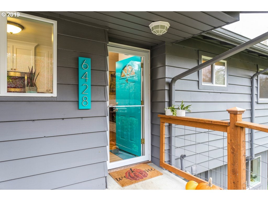 6428 Southwest Radcliff Street Portland, OR 97219 - Photo 4 of 28 Gallery Image 4
