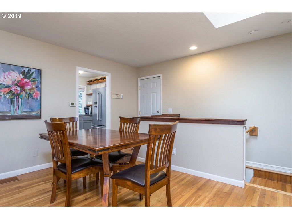 6428 Southwest Radcliff Street Portland, OR 97219 - Photo 8 of 28 Gallery Image 8