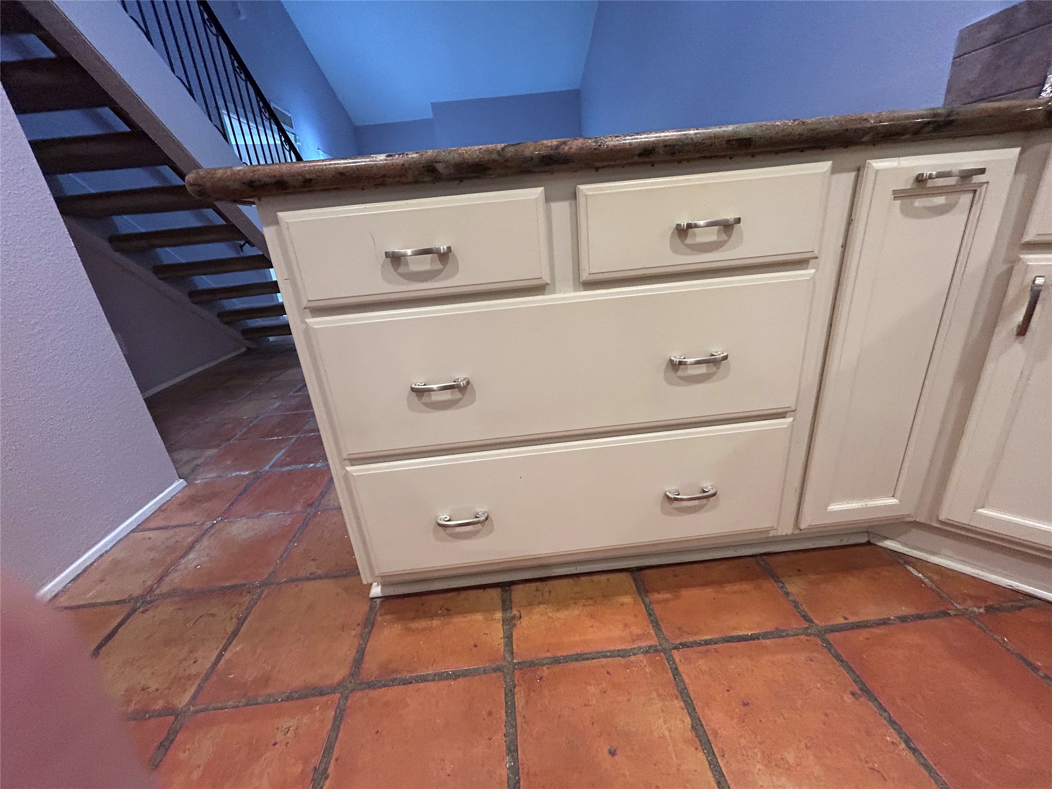 13034 Leader Street, Unit 965 Houston, TX 77072 - Photo 7 of 32 These Kraft Maid cabinets feature knife drawers as well as pots & pans drawers beaneath them. A pull-out spice rack is to the right.