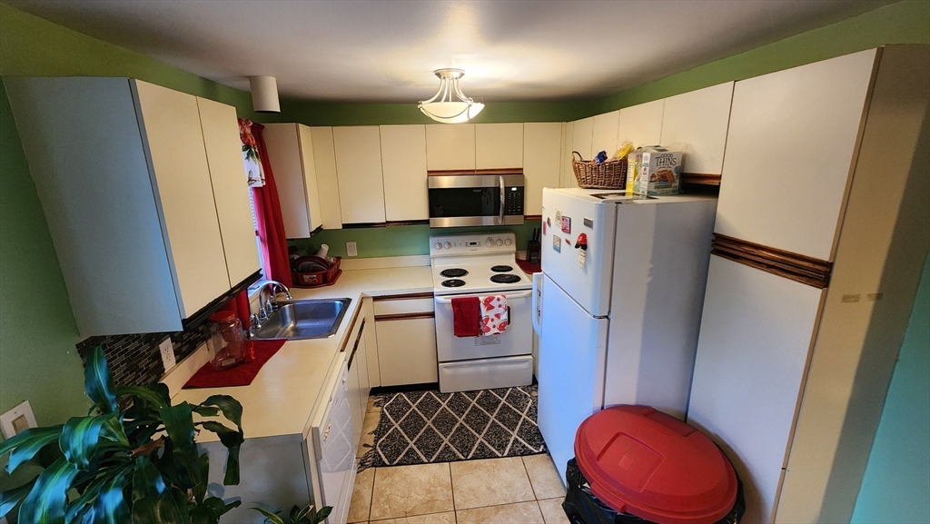 98 Victoria Heights Road, Unit 98 Boston, MA 02136 - Photo 5 of 36 Gallery Image 5