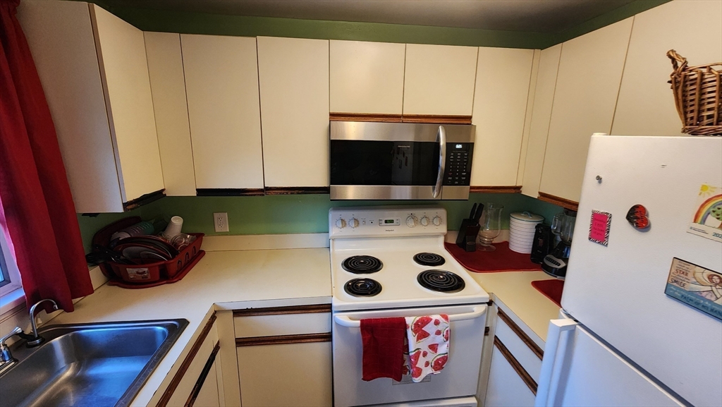 98 Victoria Heights Road, Unit 98 Boston, MA 02136 - Photo 7 of 36 Gallery Image 7