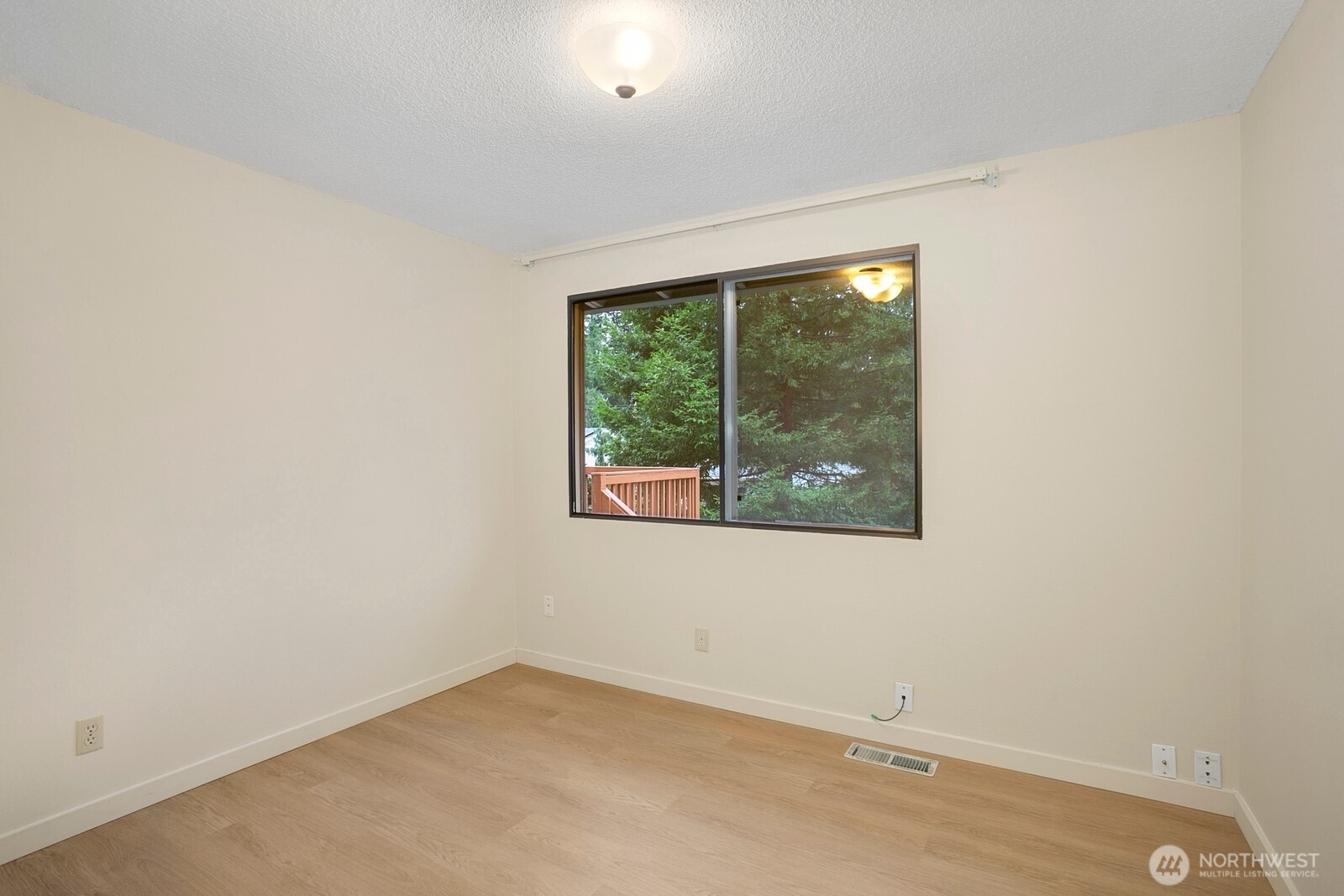 7426 139th Place Northeast Redmond, WA 98052 - Photo 10 of 23