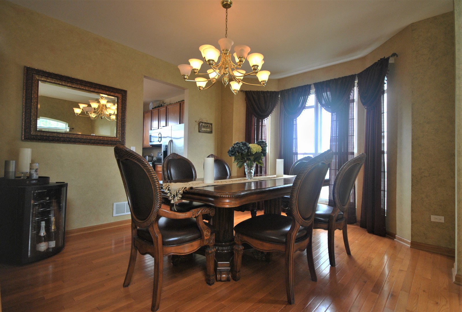 231 Stonegate Road Bolingbrook, IL 60440 - Photo 3 of 29