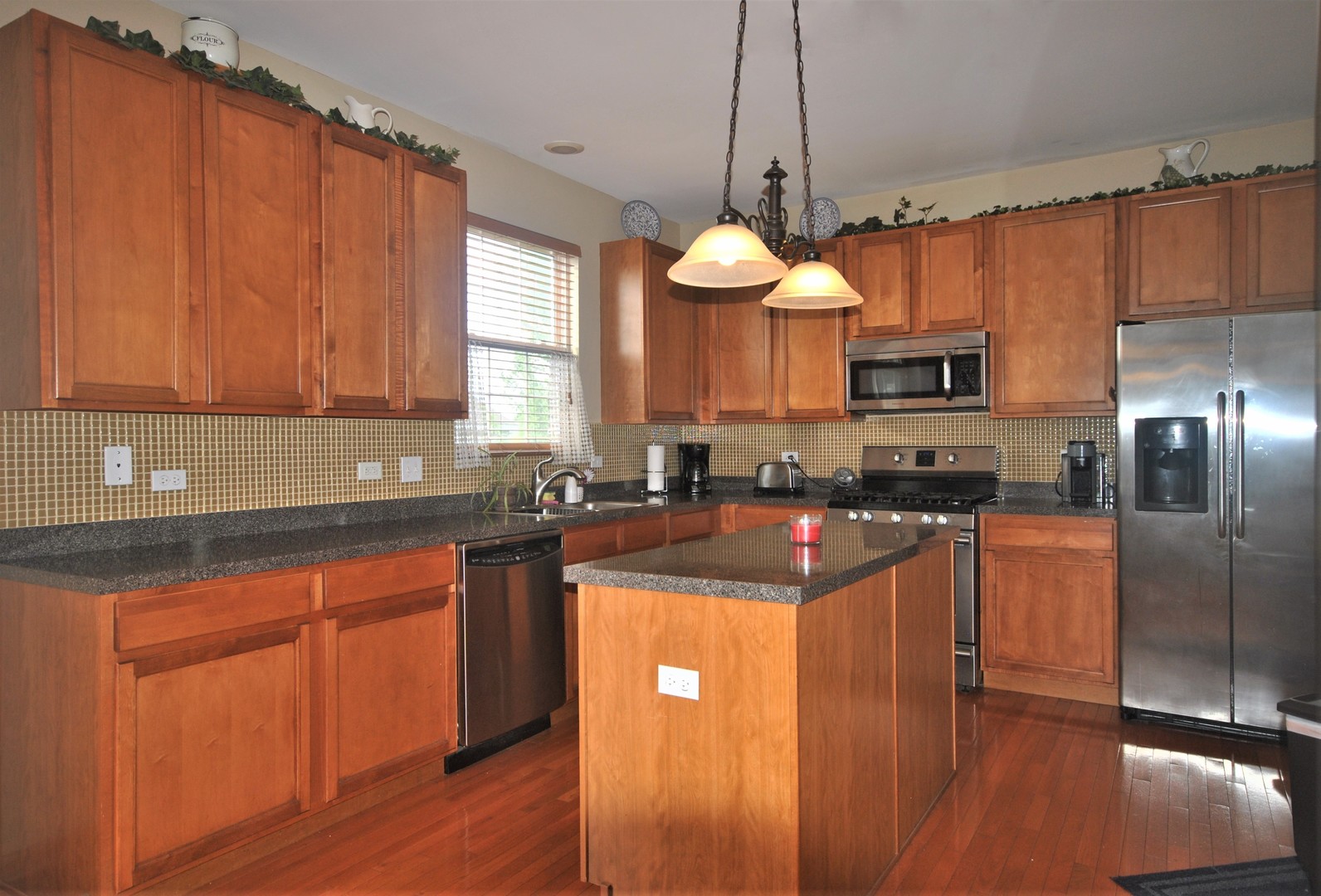 231 Stonegate Road Bolingbrook, IL 60440 - Photo 7 of 29
