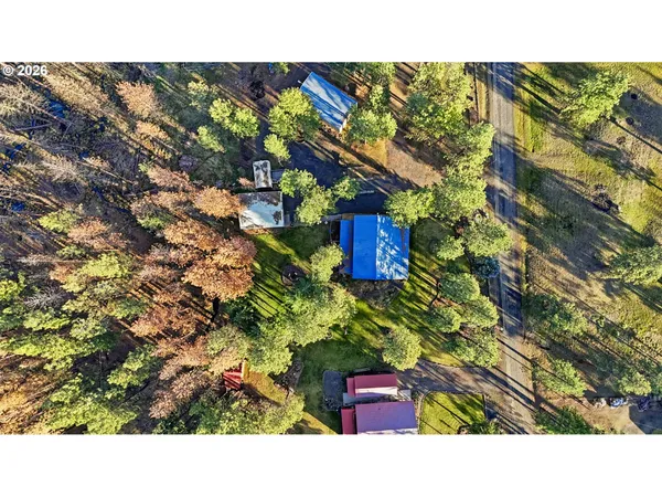 a view of an outdoor space