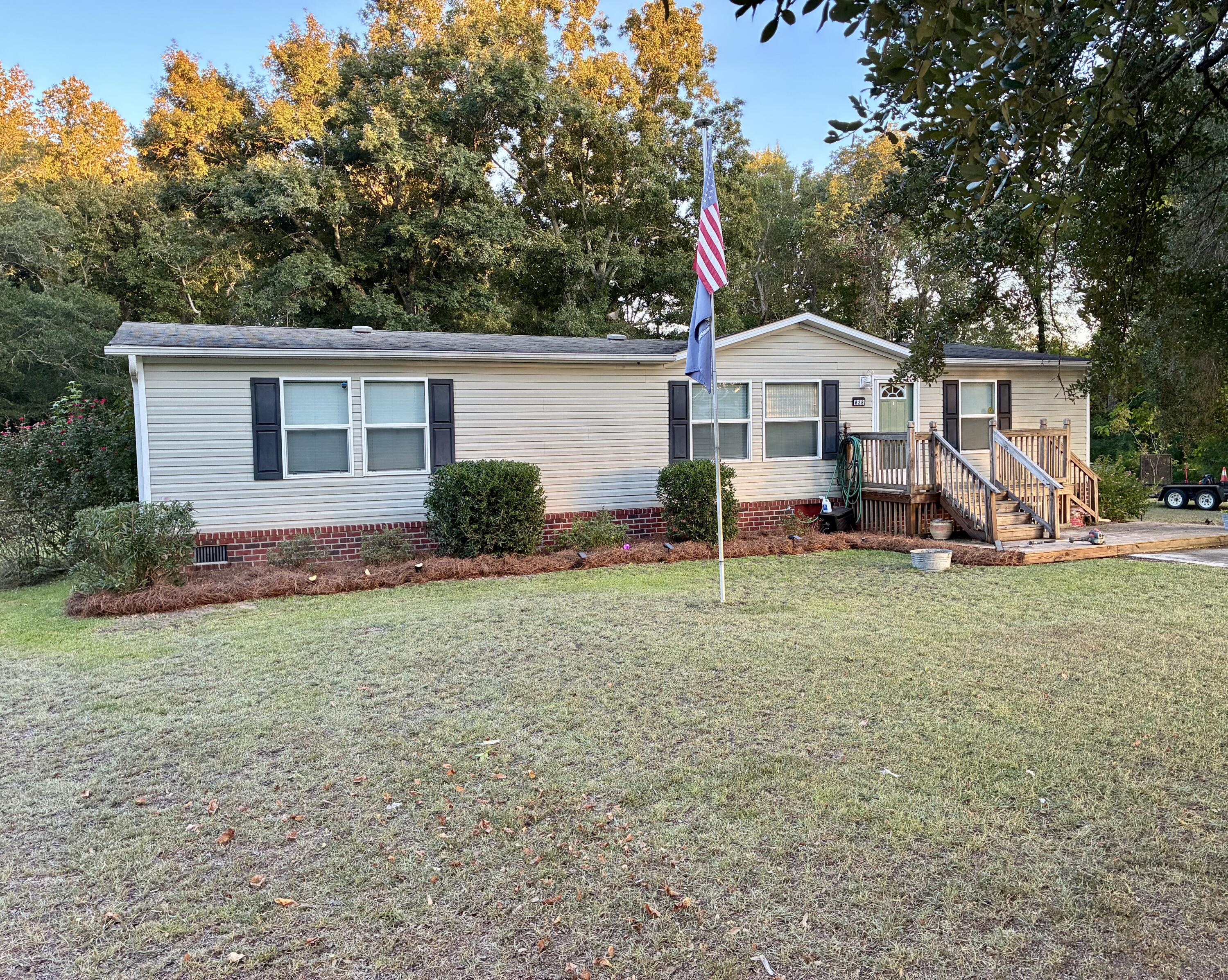 828 Morrisville Road Andrews, SC 29510 - Photo 1 of 17 IMG_2703