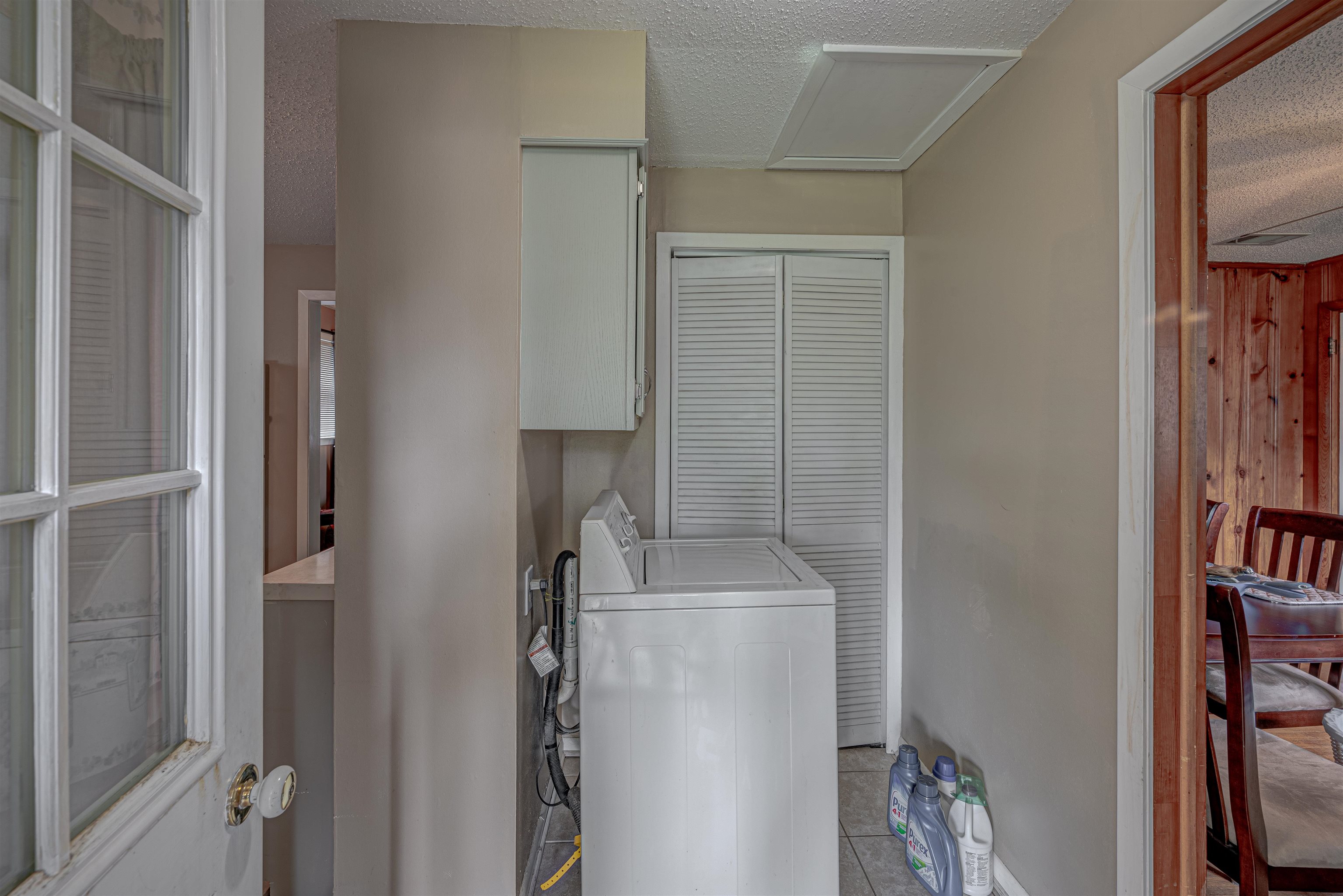 450 Malboro Road Memphis, TN 38120 - Photo 7 of 16 a room with a door open to a room