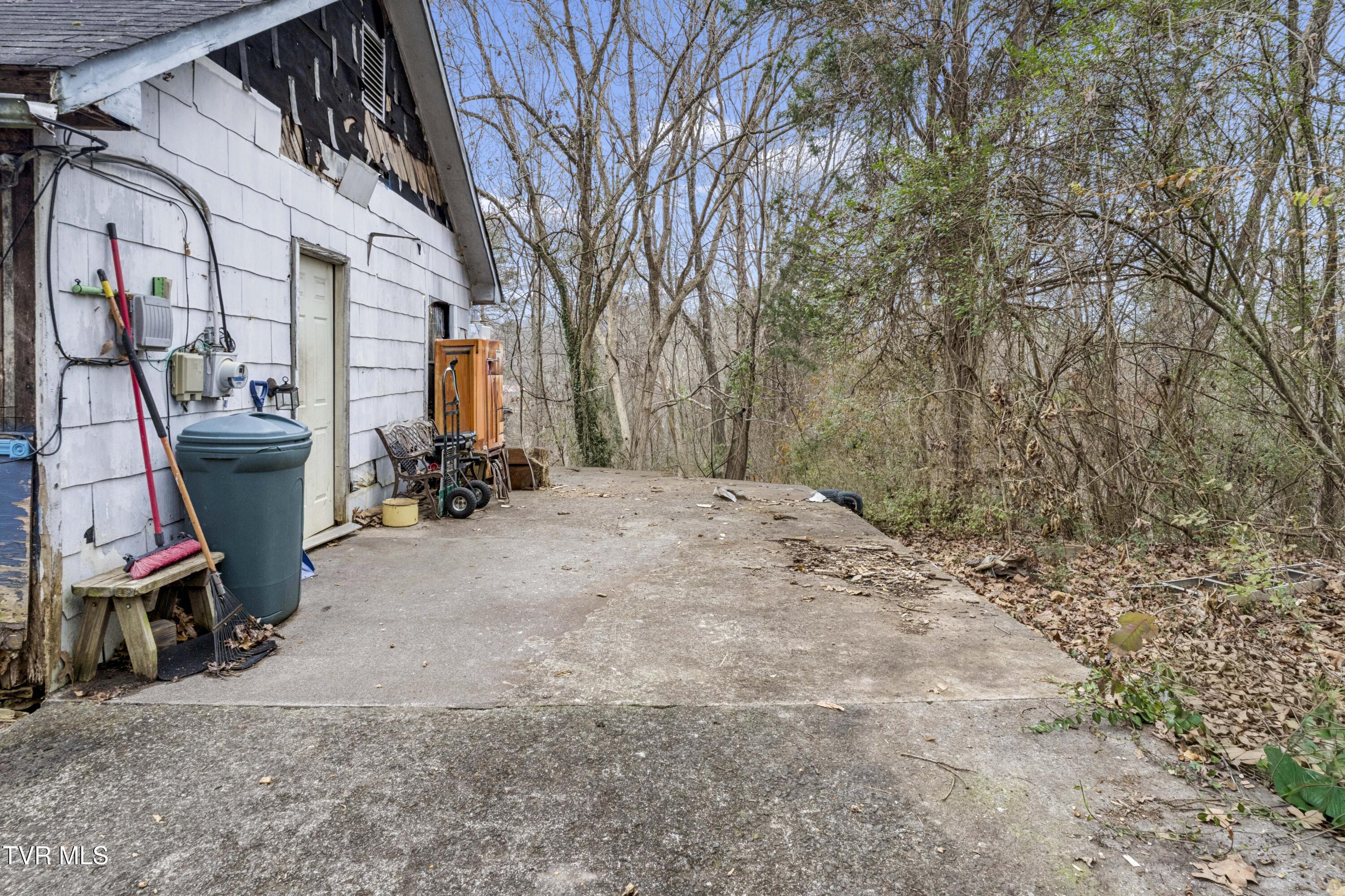 277 Ridgeway Road Kingsport, TN 37664 - Photo 4 of 36 Ridegway-EXTERIORS-11