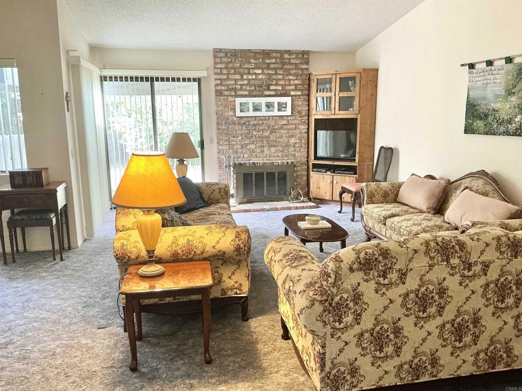 956 Woodcreek Road Fallbrook, CA 92028 - Photo 4 of 33