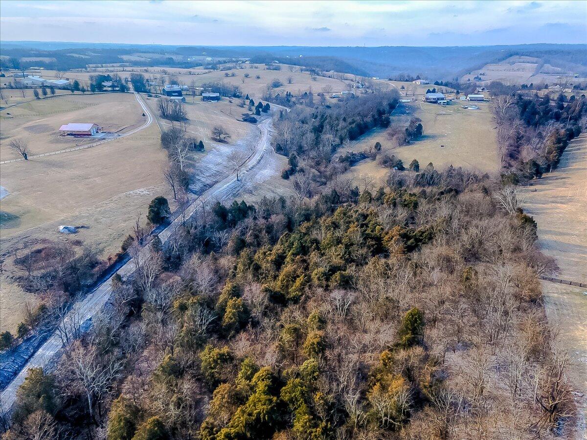 1002 Shadrick Ferry Road Frankfort, KY 40601 - Photo 5 of 24 04-1-4