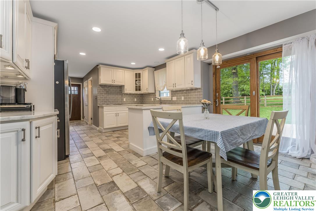 3615 Nicholson Road Bethlehem, PA 18020 - Photo 13 of 36 Eat-in Kitchen